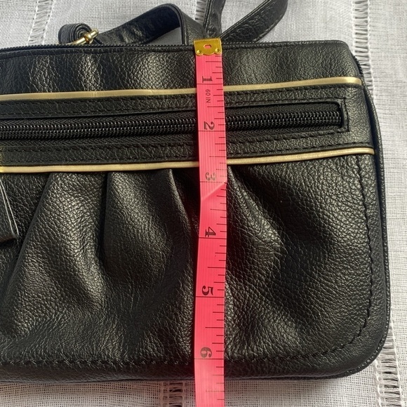 Relic small black crossbody bag with multiple pockets. - Picture 14 of 17